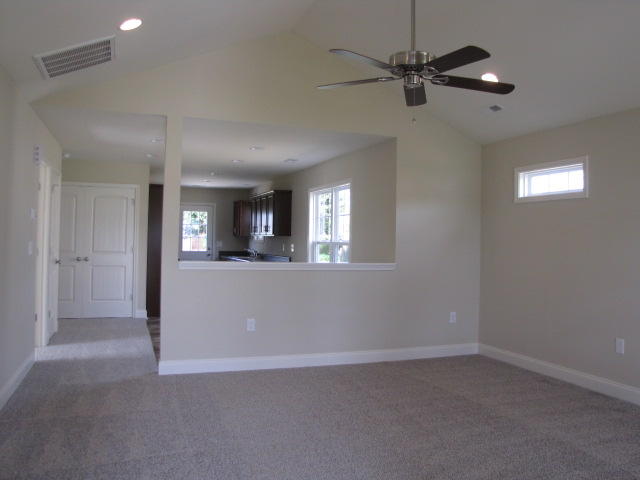 402 Liberty Road Northeast Roanoke, VA 24012 - Photo 11 of 31 Living room