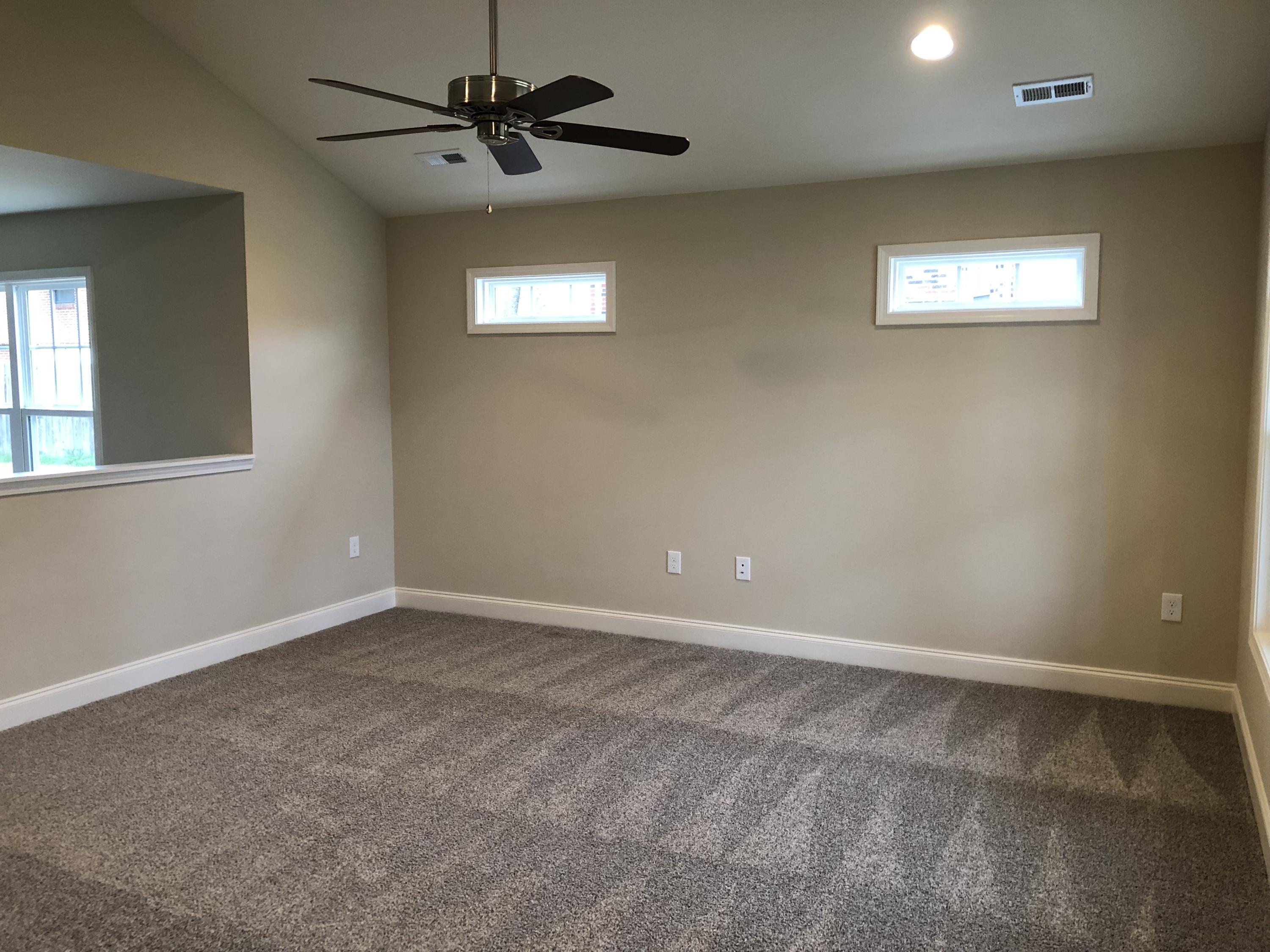 402 Liberty Road Northeast Roanoke, VA 24012 - Photo 12 of 31 Cathedral ceilings