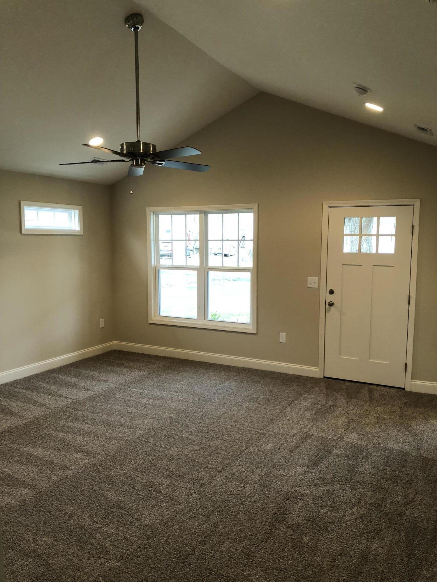 402 Liberty Road Northeast Roanoke, VA 24012 - Photo 13 of 31 Living room to entry view