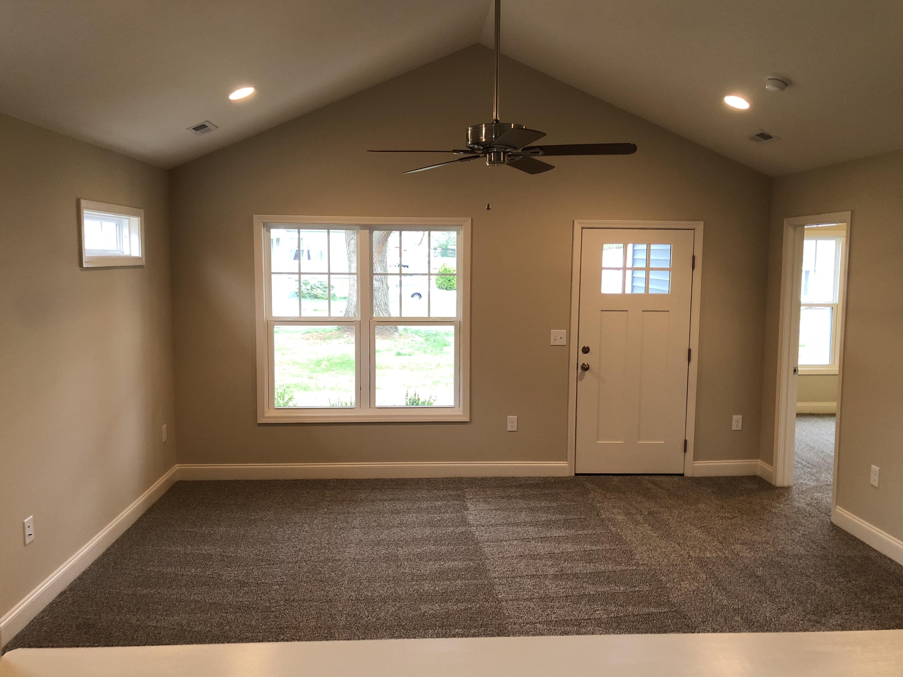 402 Liberty Road Northeast Roanoke, VA 24012 - Photo 14 of 31 Dining area into Living room
