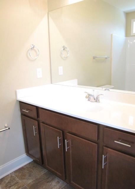 402 Liberty Road Northeast Roanoke, VA 24012 - Photo 26 of 31 Master bedroom bath