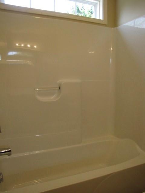 402 Liberty Road Northeast Roanoke, VA 24012 - Photo 27 of 31 Master bedroom bath