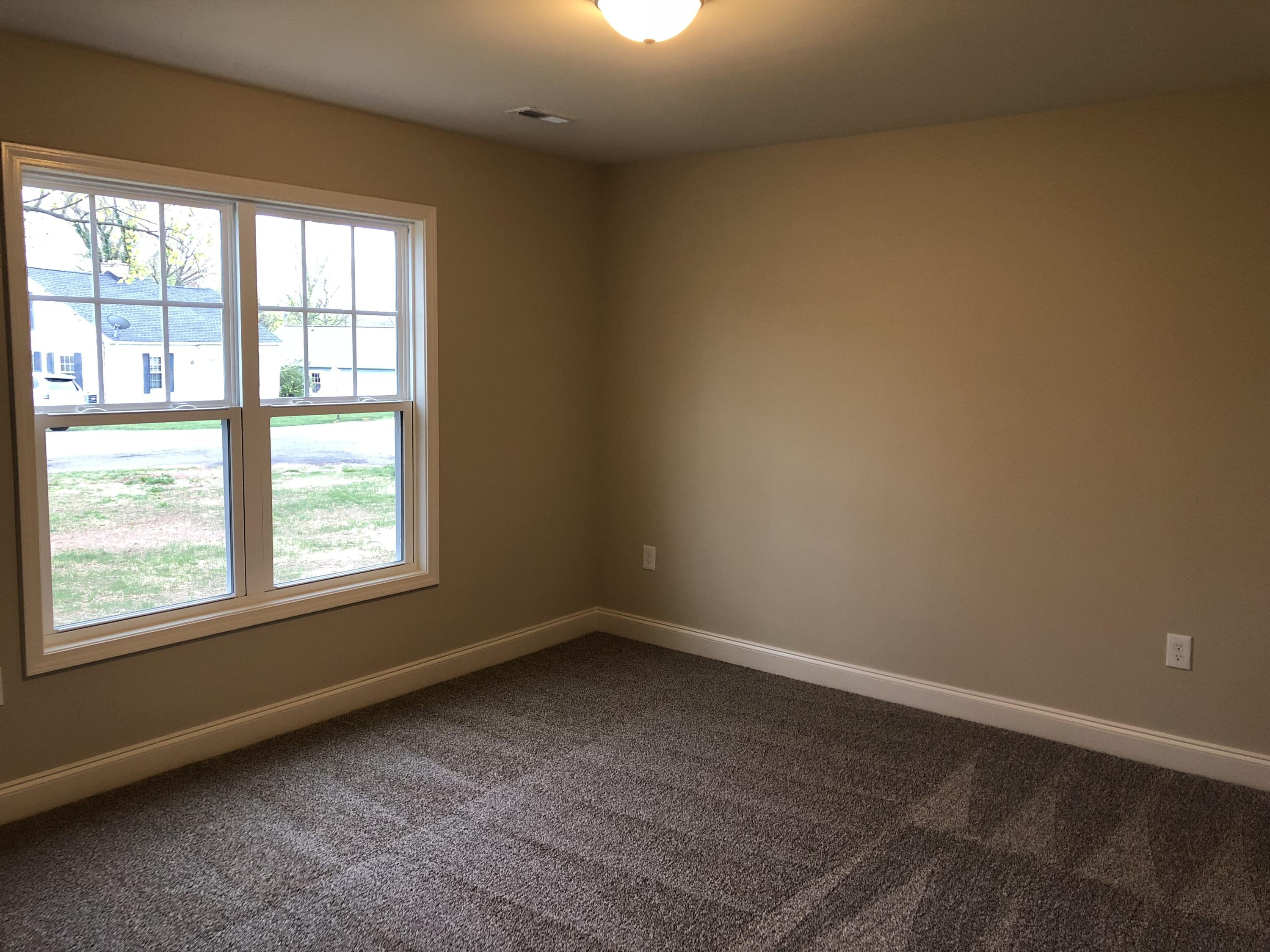 402 Liberty Road Northeast Roanoke, VA 24012 - Photo 30 of 31 3rd bedroom (front)