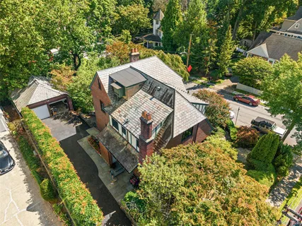 a picture of a bench