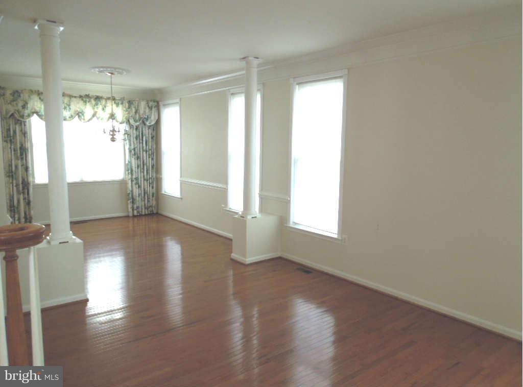 5 Roundridge Road Lutherville-Timonium, MD 21093 - Photo 5 of 16 Living Room
