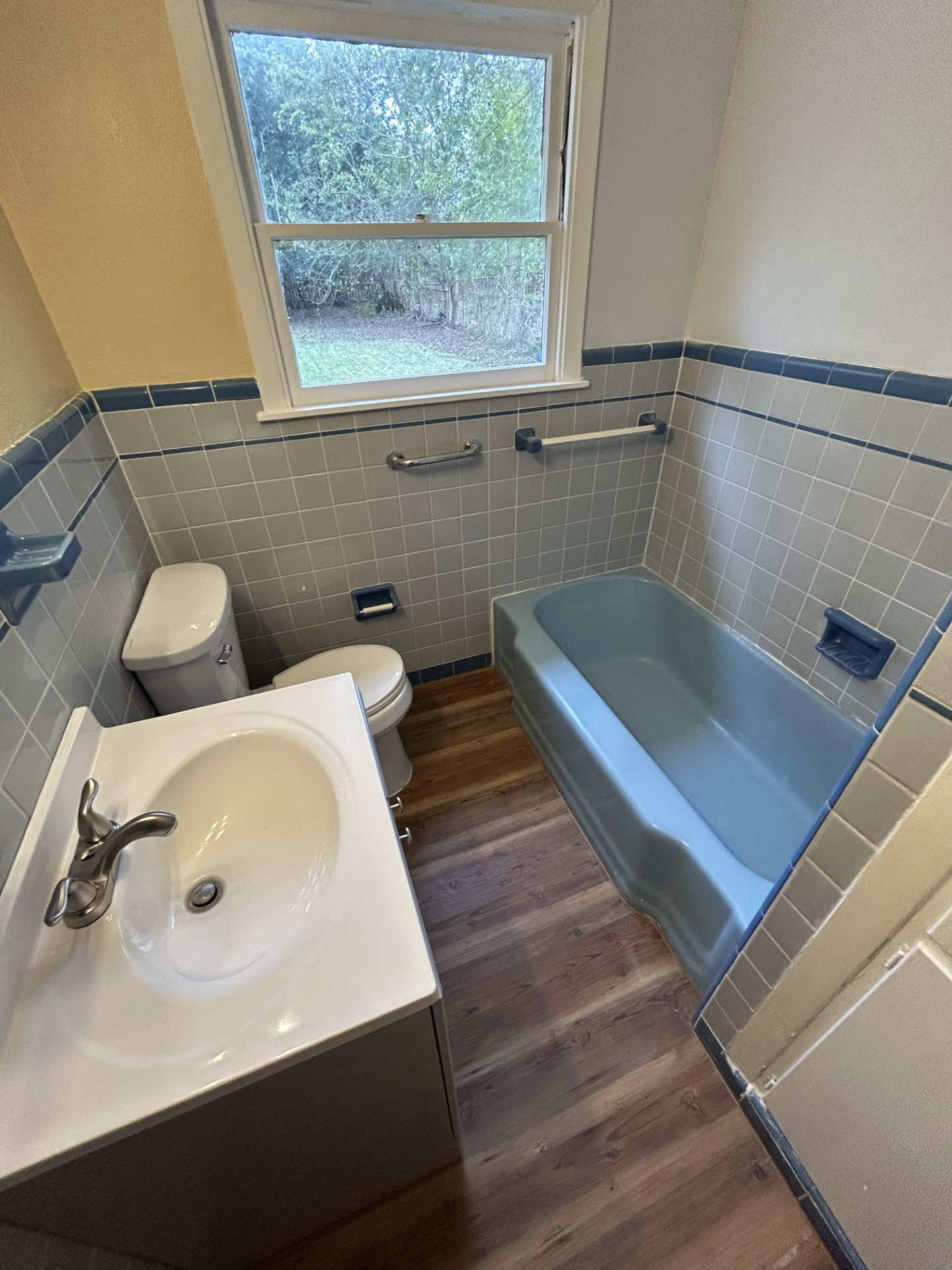 2109 Briar Lane La Marque, TX 77568 - Photo 12 of 20 a bathroom with a sink and a bathtub