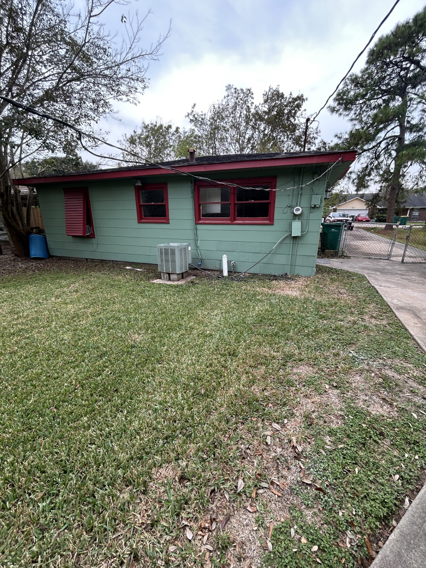 2109 Briar Lane La Marque, TX 77568 - Photo 19 of 20 a front view of a house with a garden
