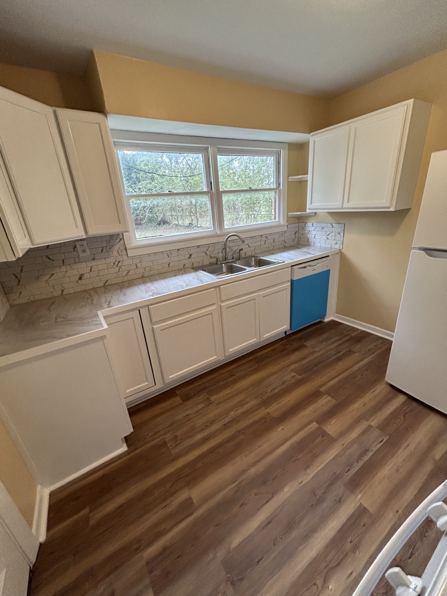 2109 Briar Lane La Marque, TX 77568 - Photo 7 of 20 a kitchen with granite countertop a stove a sink and a window