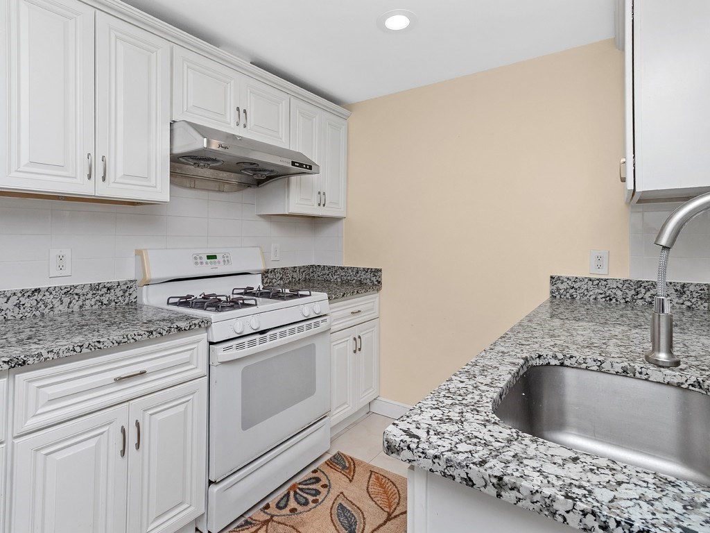 6 Virginia Road Waltham, MA 02453 - Photo 9 of 39