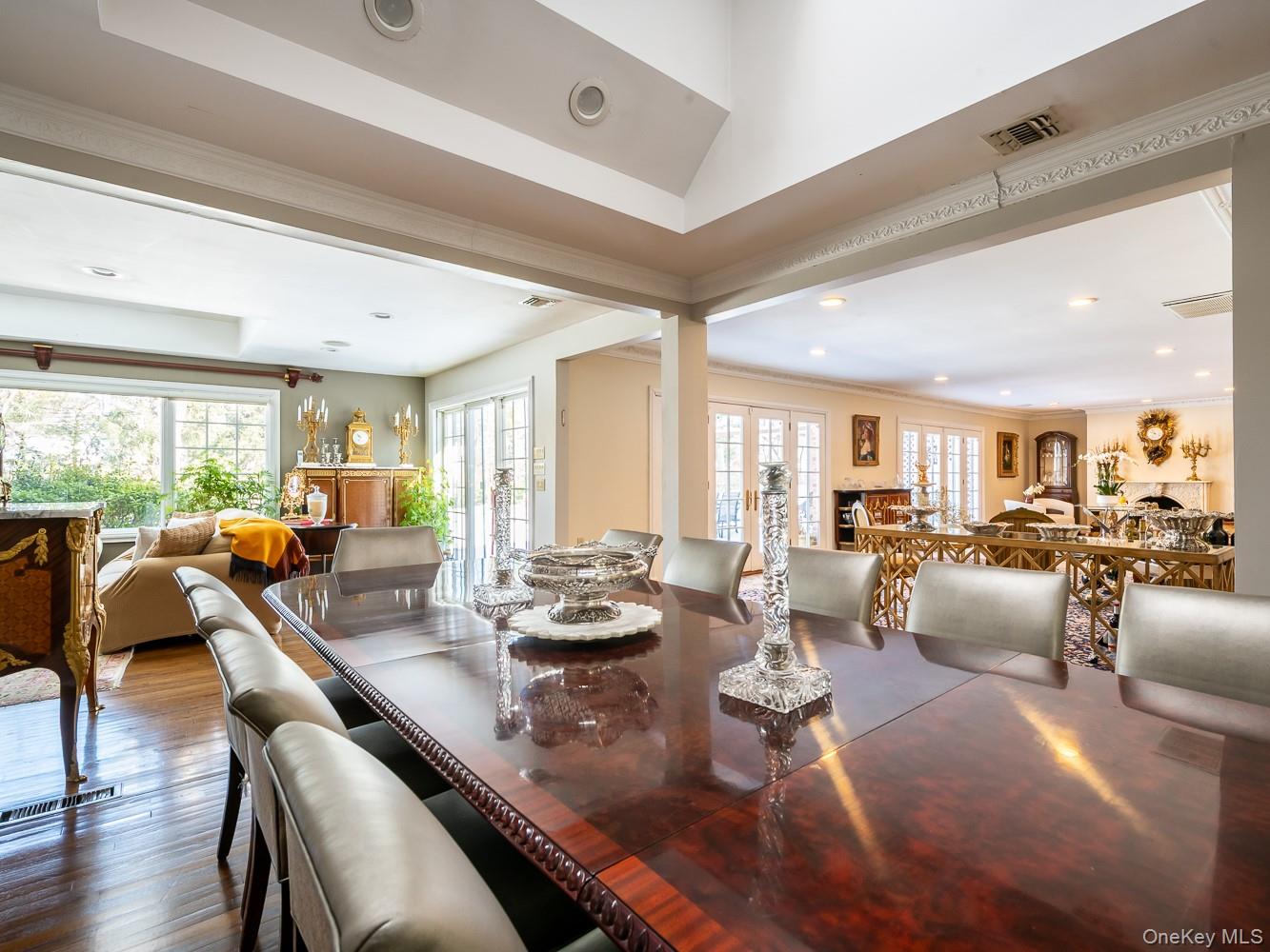 13 Lighthouse Road Great Neck, NY 11024 - Photo 11 of 34