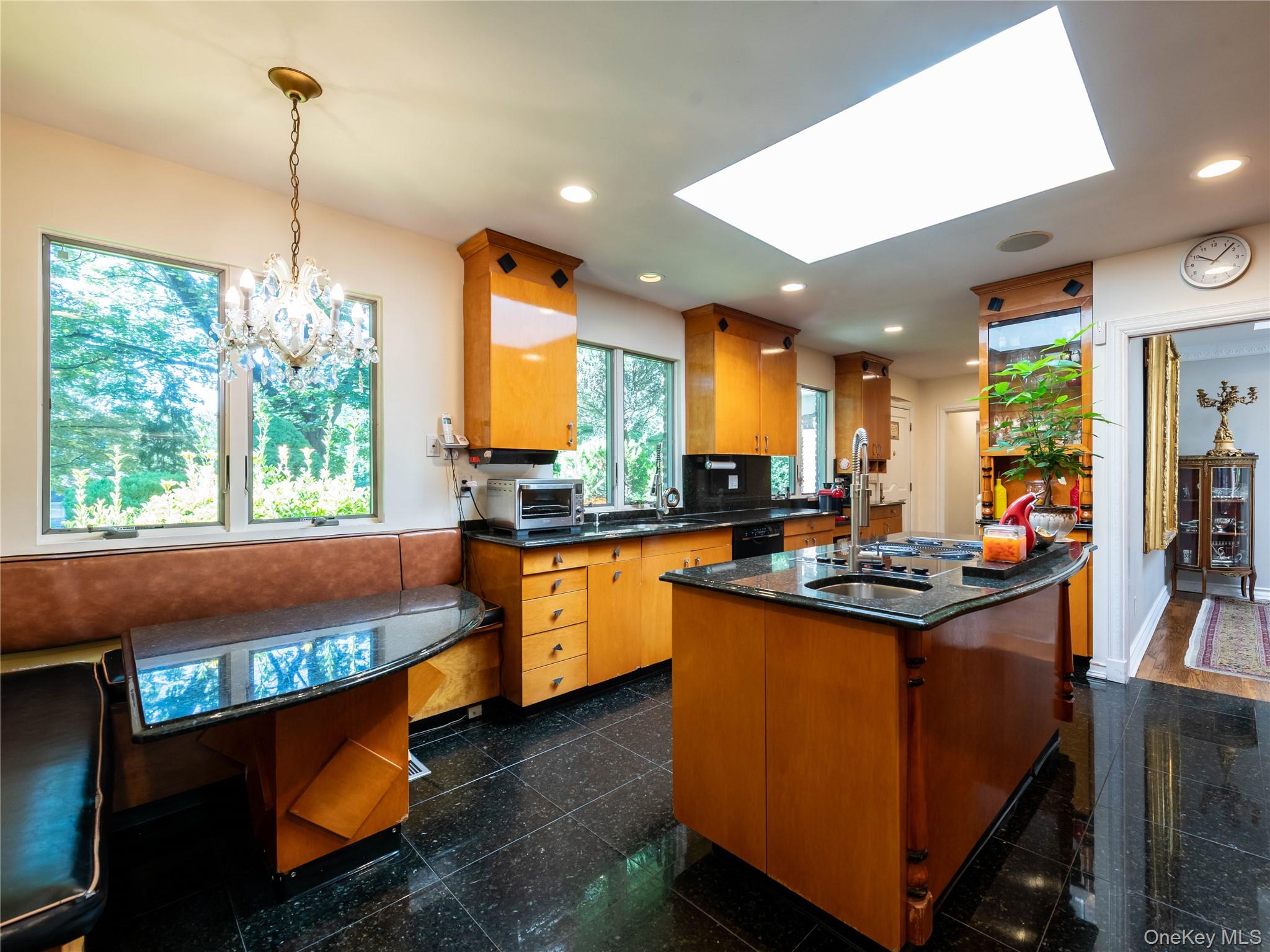 13 Lighthouse Road Great Neck, NY 11024 - Photo 15 of 34