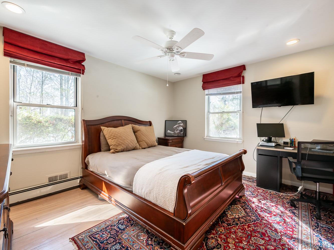 13 Lighthouse Road Great Neck, NY 11024 - Photo 20 of 34