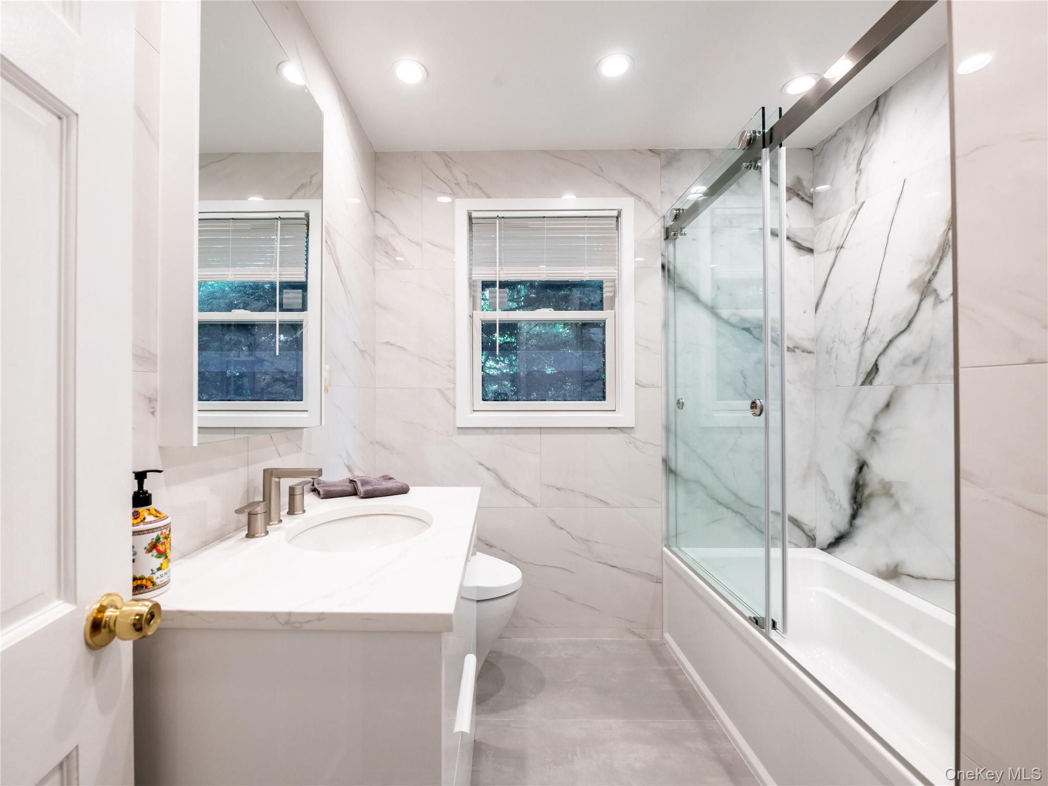 13 Lighthouse Road Great Neck, NY 11024 - Photo 21 of 34