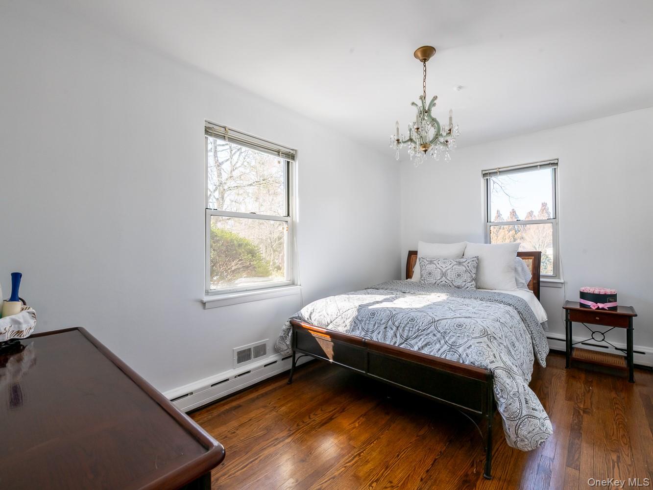 13 Lighthouse Road Great Neck, NY 11024 - Photo 23 of 34