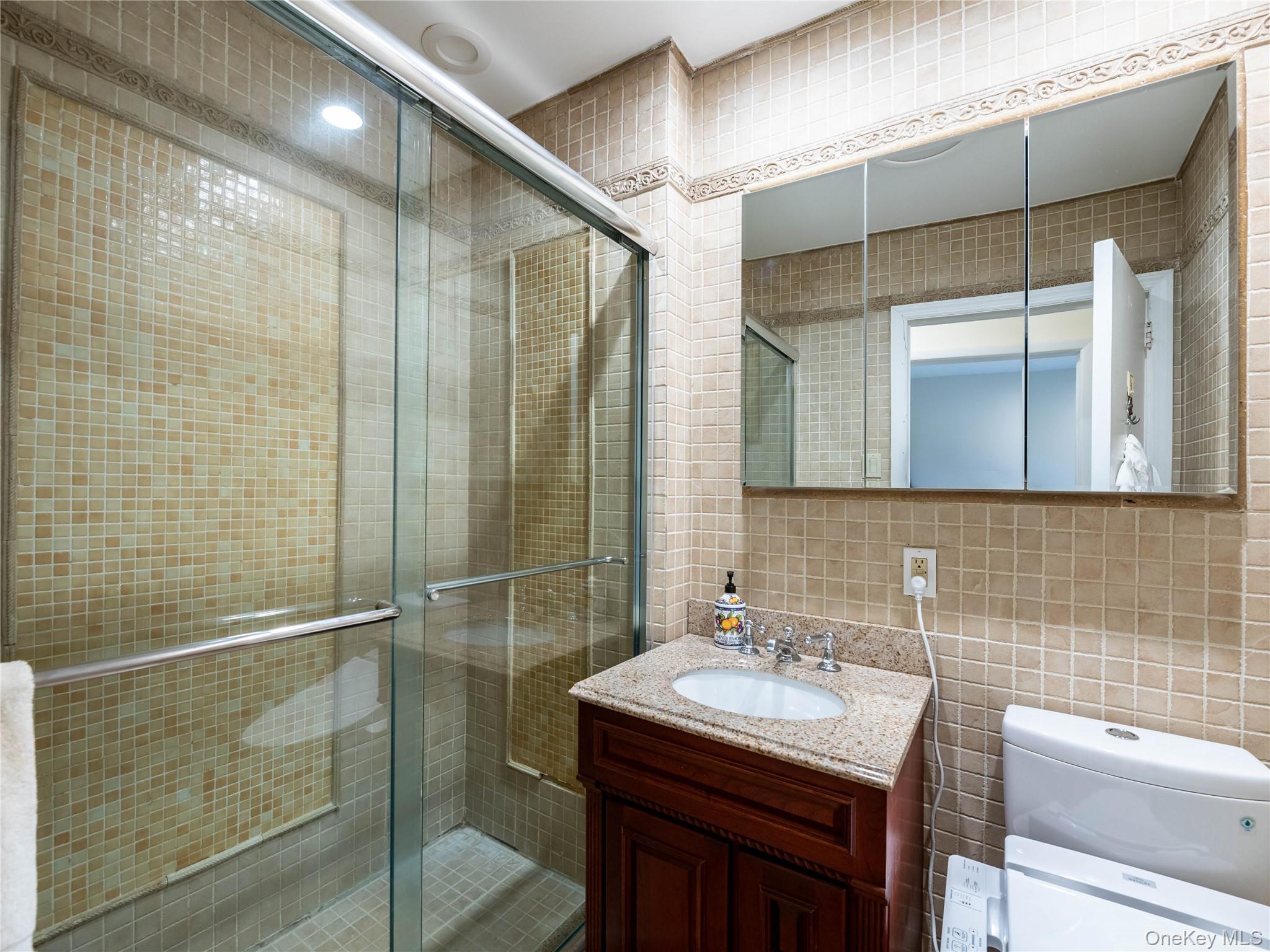 13 Lighthouse Road Great Neck, NY 11024 - Photo 24 of 34