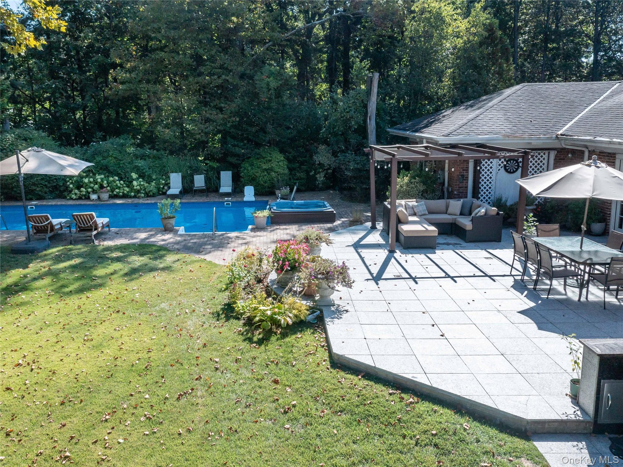 13 Lighthouse Road Great Neck, NY 11024 - Photo 30 of 34