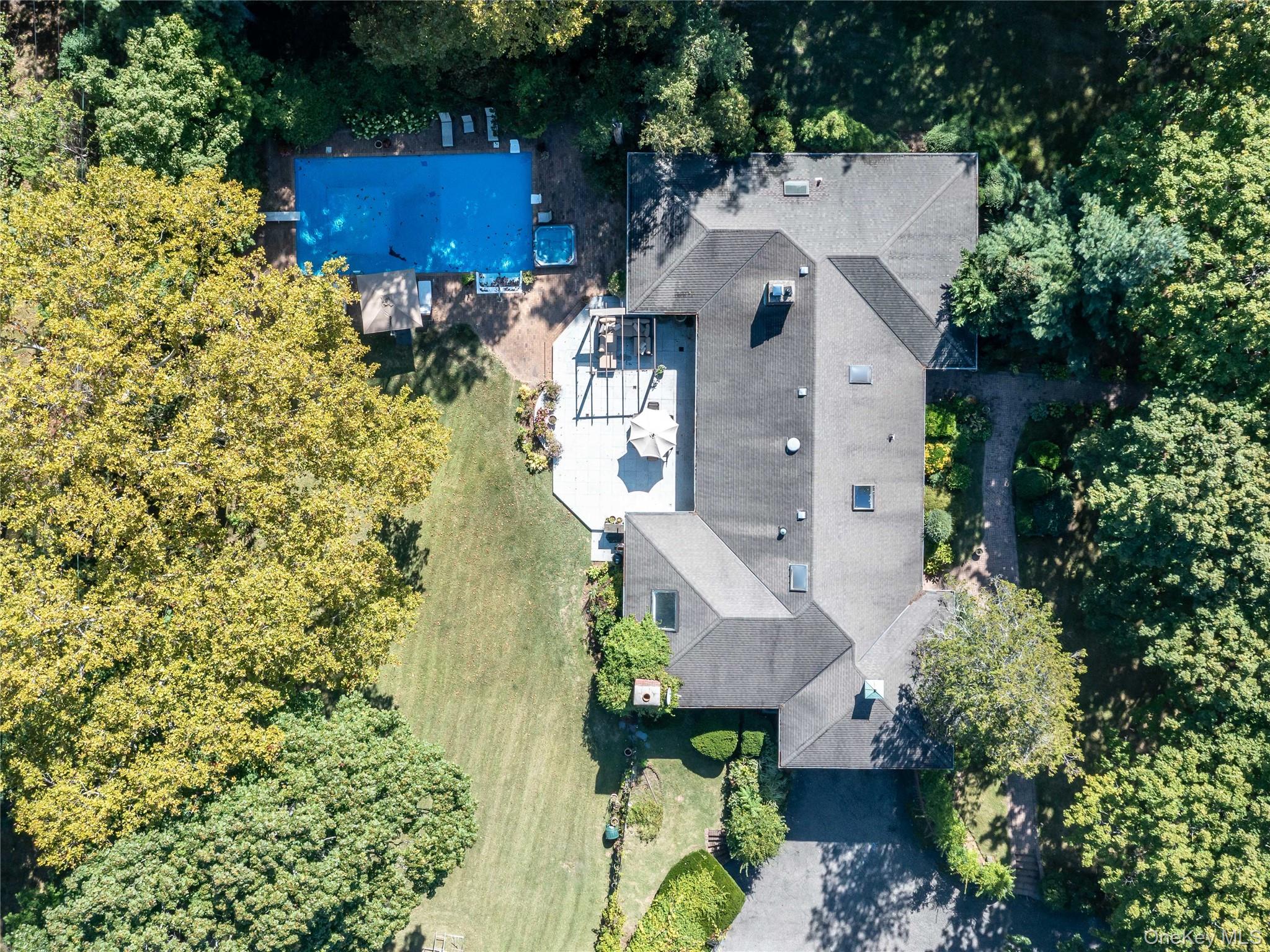 13 Lighthouse Road Great Neck, NY 11024 - Photo 31 of 34