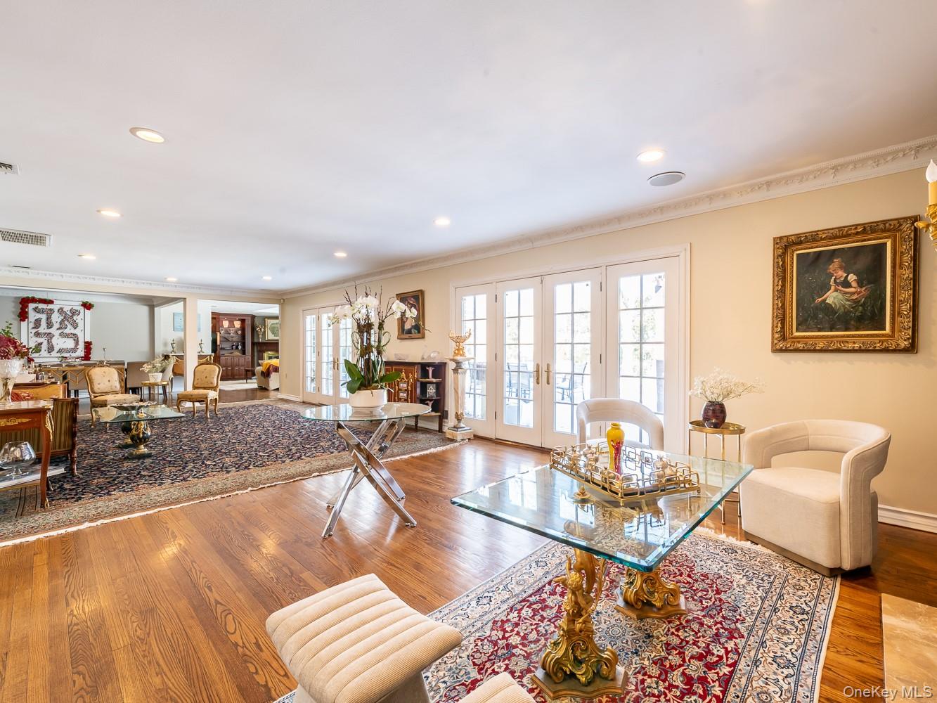 13 Lighthouse Road Great Neck, NY 11024 - Photo 6 of 34