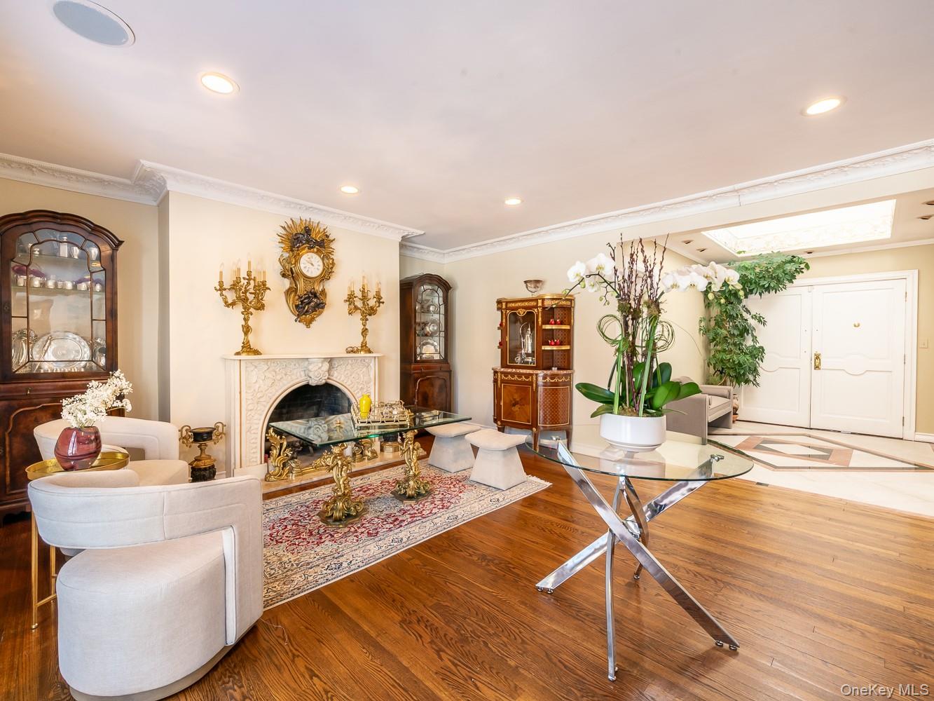 13 Lighthouse Road Great Neck, NY 11024 - Photo 7 of 34