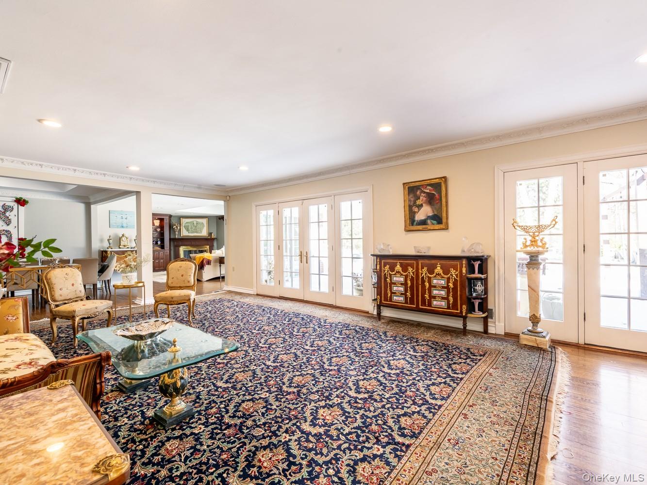 13 Lighthouse Road Great Neck, NY 11024 - Photo 8 of 34