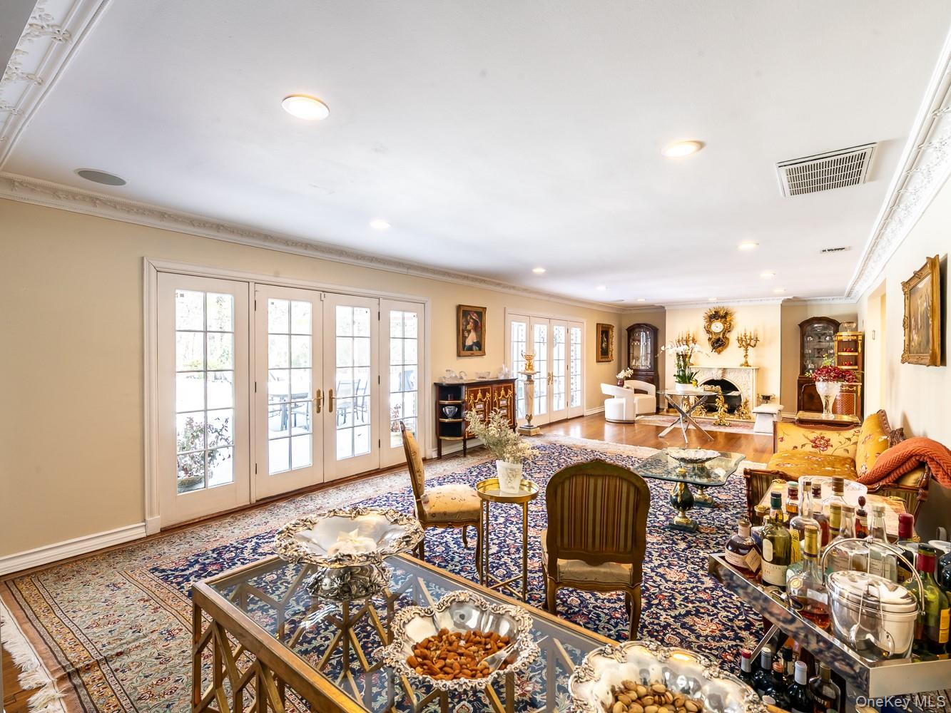 13 Lighthouse Road Great Neck, NY 11024 - Photo 10 of 34