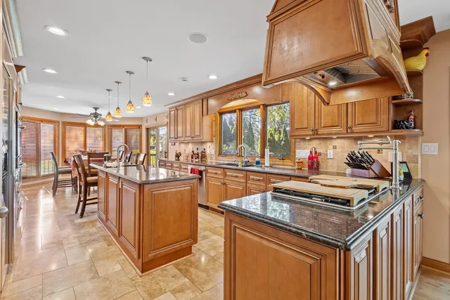 $899,900 | 27 Equestrian Way, Lemont, IL 60439