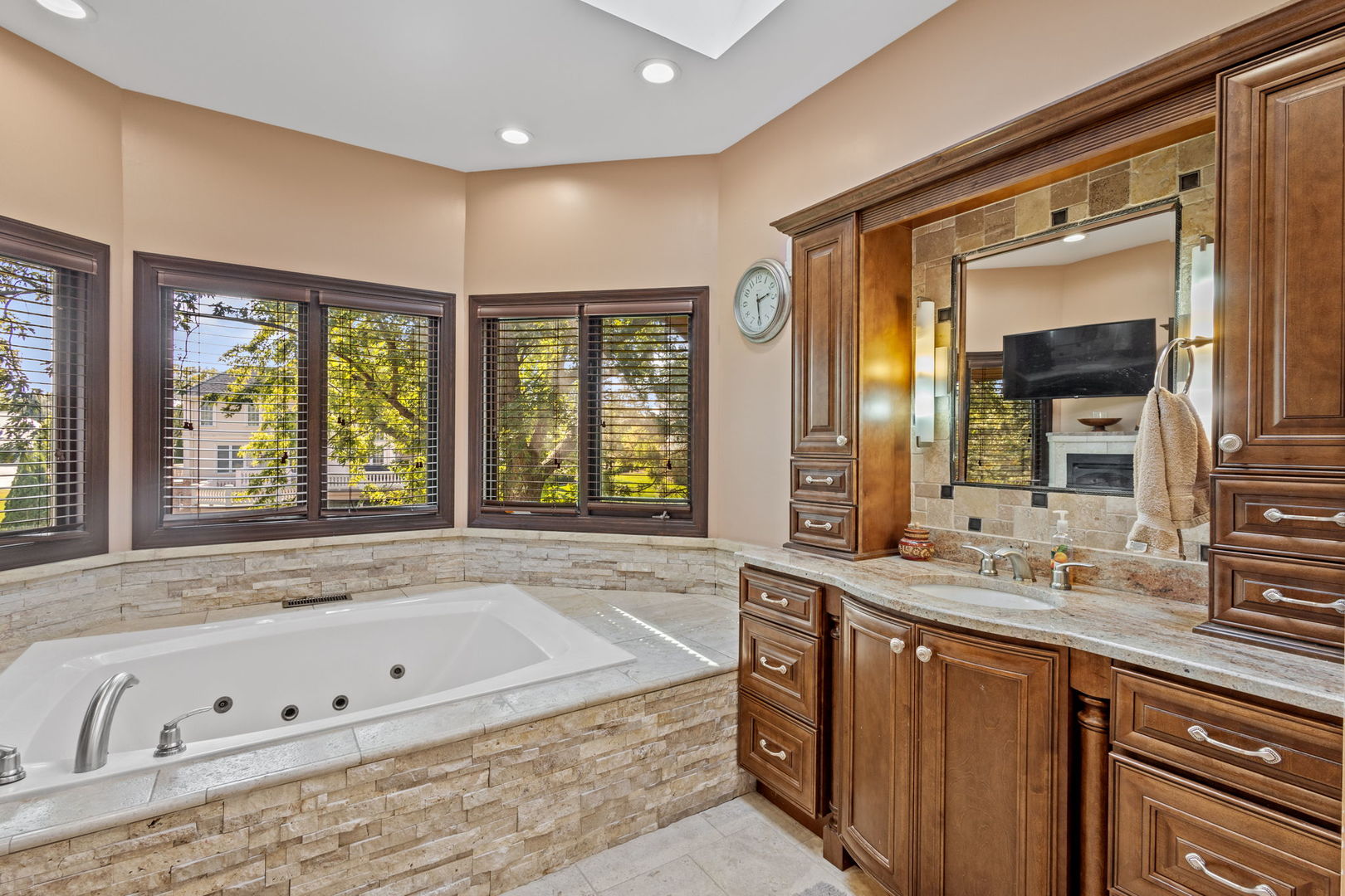 27 Equestrian Way Lemont, IL 60439 - Photo 25 of 60