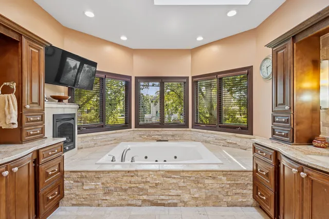 $899,900 | 27 Equestrian Way, Lemont, IL 60439