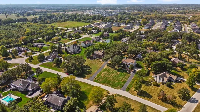 $899,900 | 27 Equestrian Way, Lemont, IL 60439