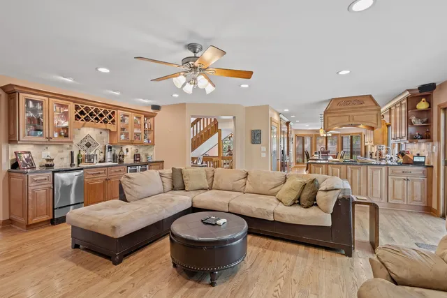 $899,900 | 27 Equestrian Way, Lemont, IL 60439