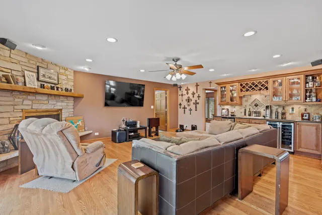 $899,900 | 27 Equestrian Way, Lemont, IL 60439