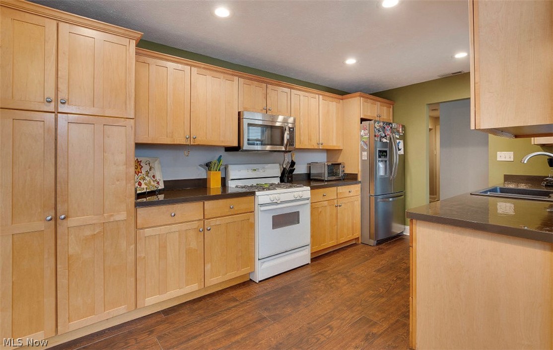 8098 Stockbridge Road Mentor, OH 44060 - Photo 9 of 28 Gallery Image 9