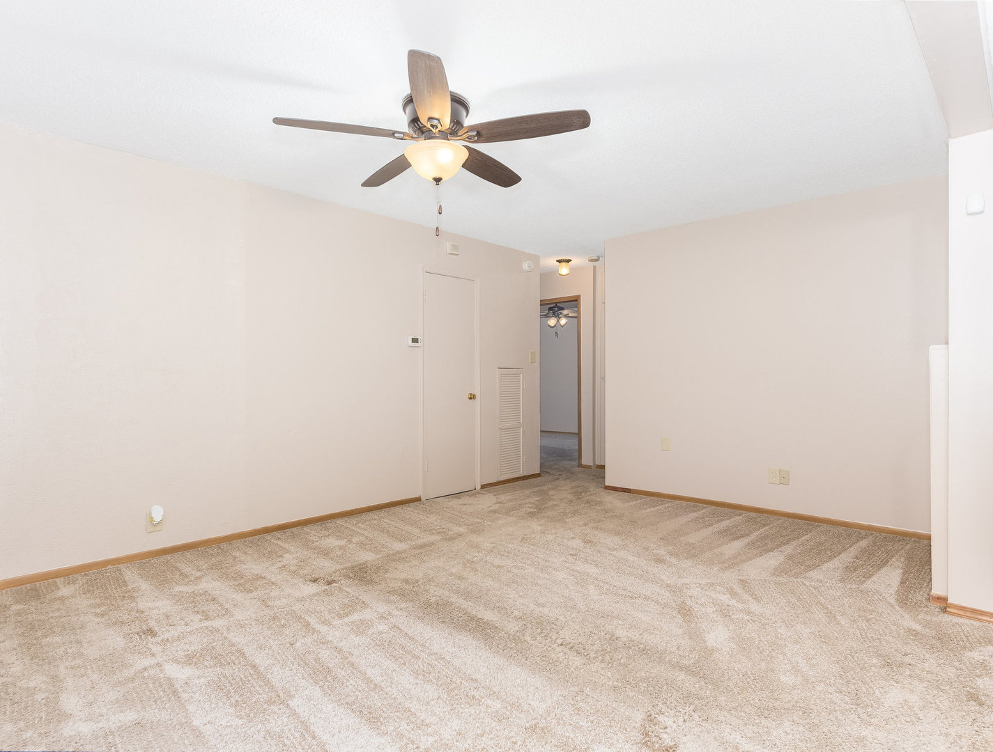 205 Luana Road Joliet, IL 60433 - Photo 5 of 13 an empty room