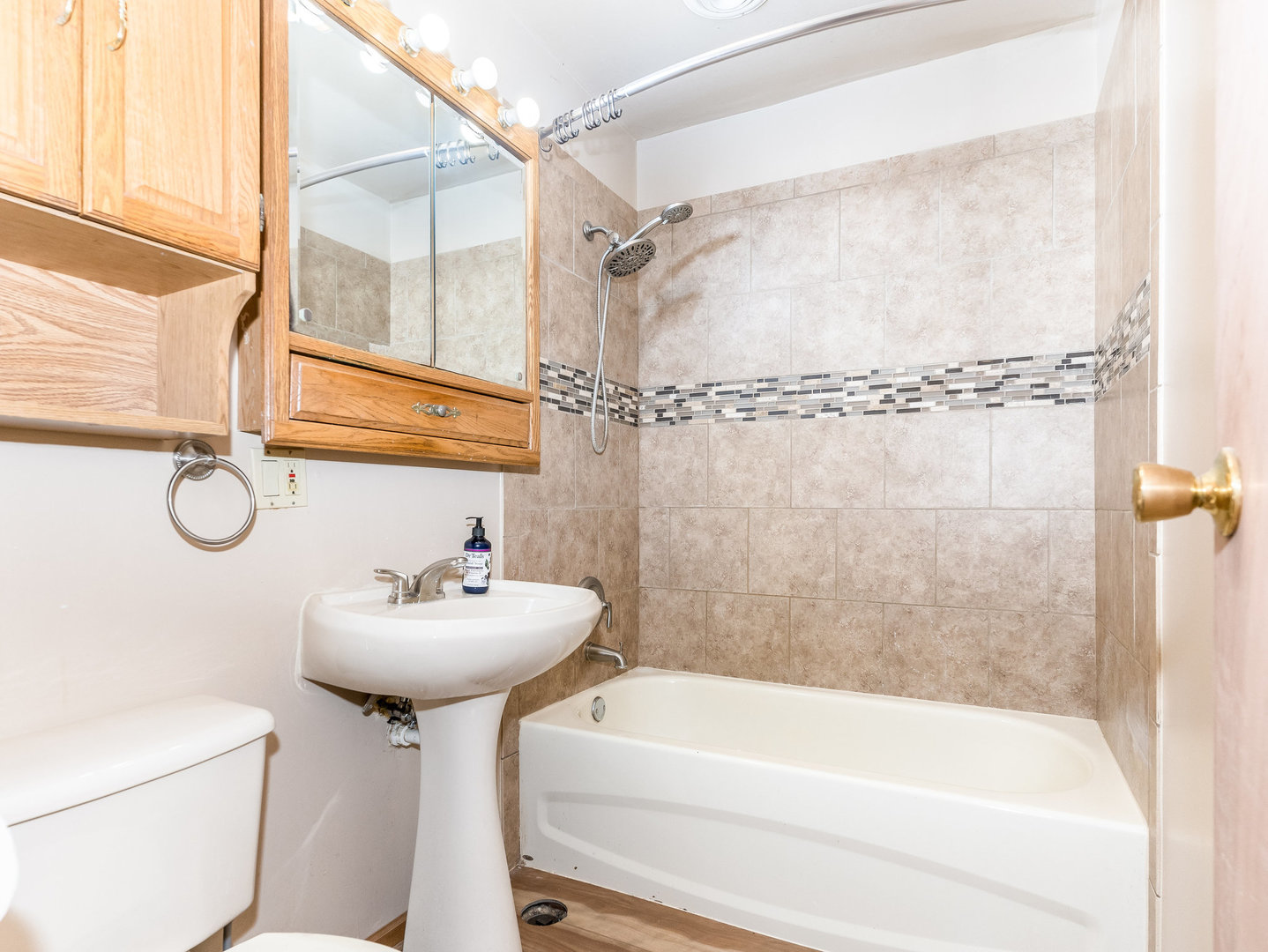 205 Luana Road Joliet, IL 60433 - Photo 10 of 13 a bathroom with a sink a mirror toilet and bathtub