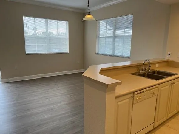 $1,950 | 4620 PGA Boulevard, Unit 203, Palm Beach Gardens, FL 33418
