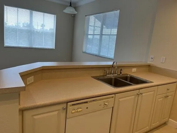 $1,950 | 4620 PGA Boulevard, Unit 203, Palm Beach Gardens, FL 33418
