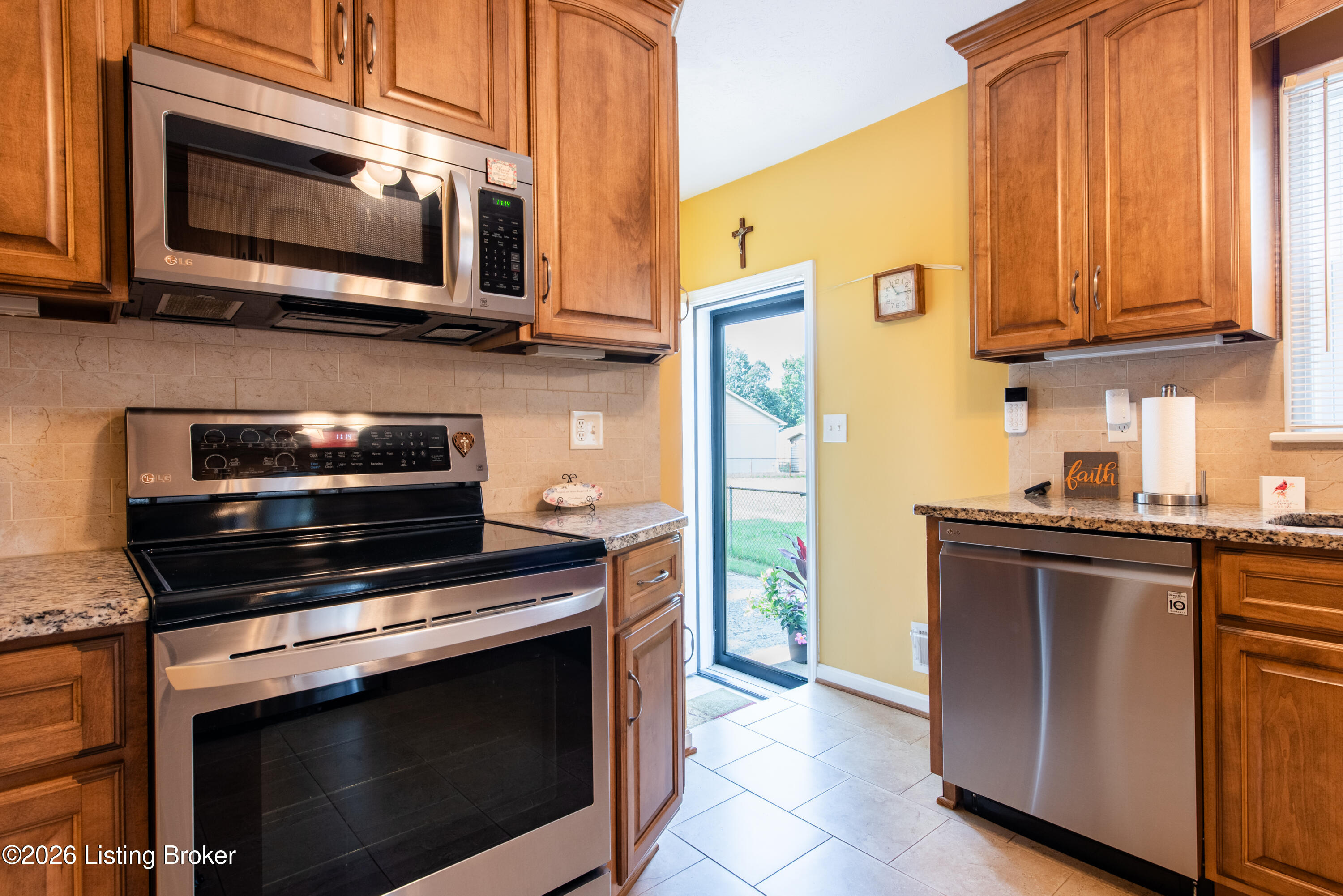 2602 Alps Road Louisville, KY 40216 - Photo 12 of 41 3099