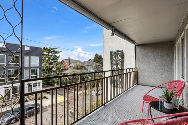 $374,500 | 632 13th Avenue East, Unit 12, Seattle, WA 98102