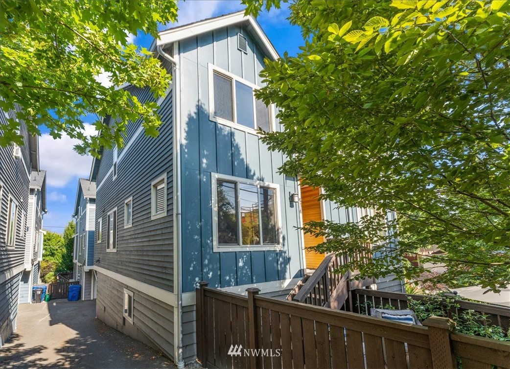 916 North 39th Street Seattle, WA 98103 - Photo 1 of 30