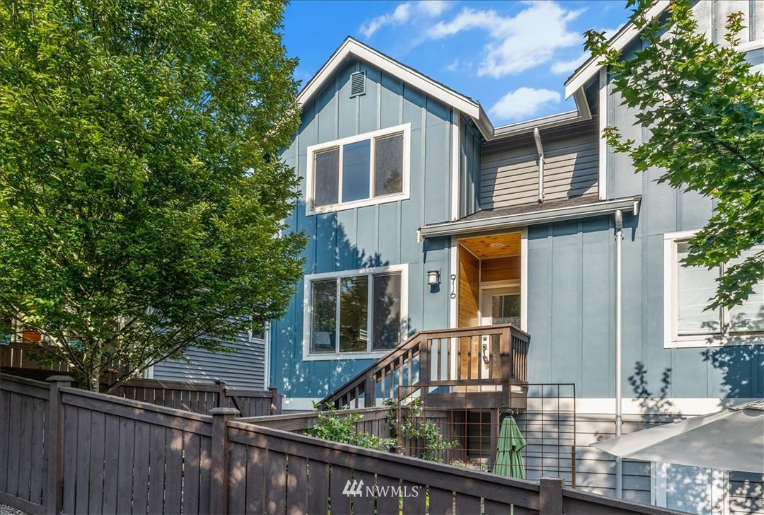 916 North 39th Street Seattle, WA 98103 - Photo 2 of 30