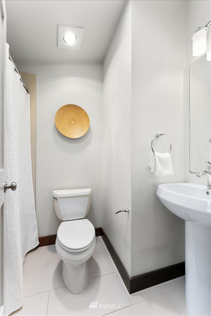 916 North 39th Street Seattle, WA 98103 - Photo 15 of 30