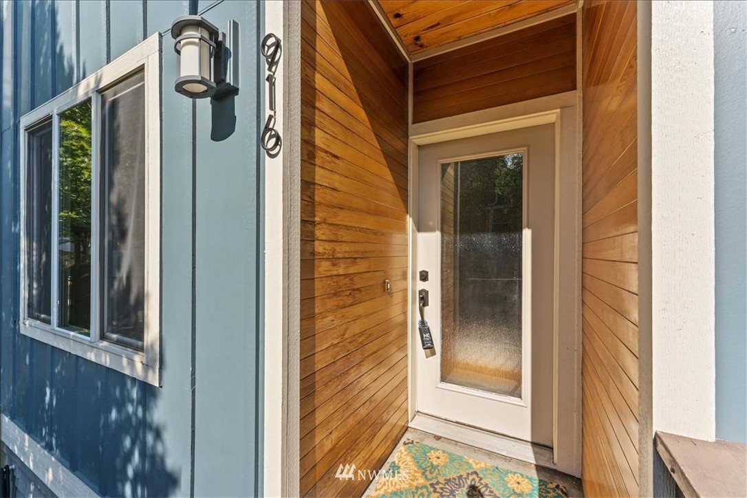 916 North 39th Street Seattle, WA 98103 - Photo 3 of 30