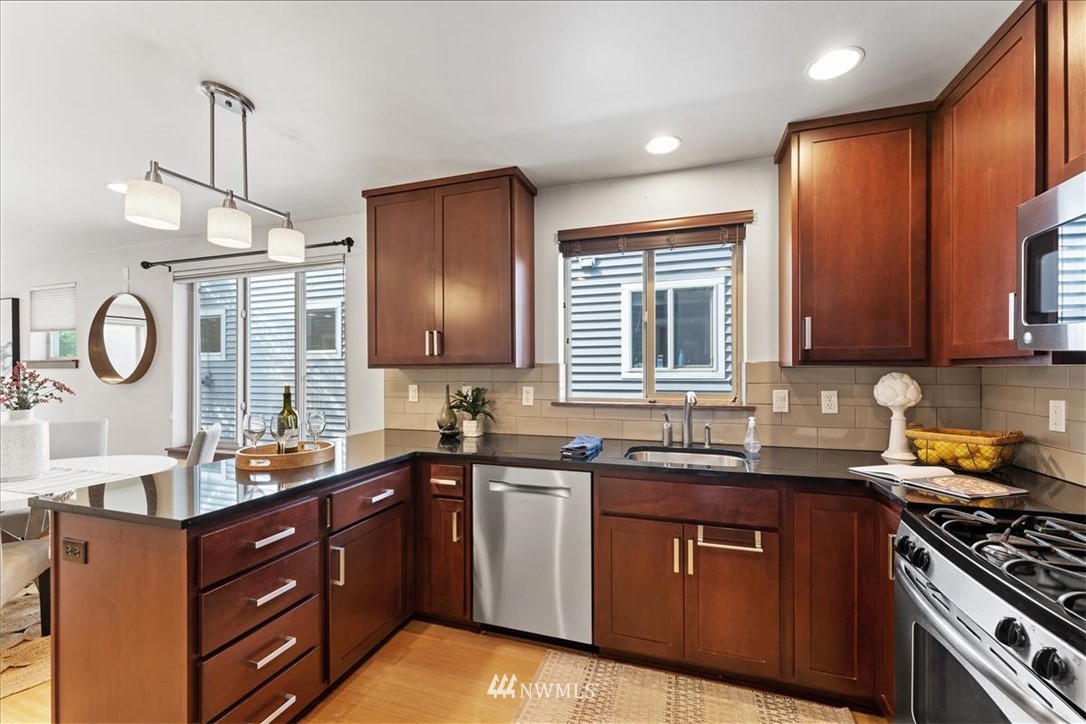 916 North 39th Street Seattle, WA 98103 - Photo 4 of 30