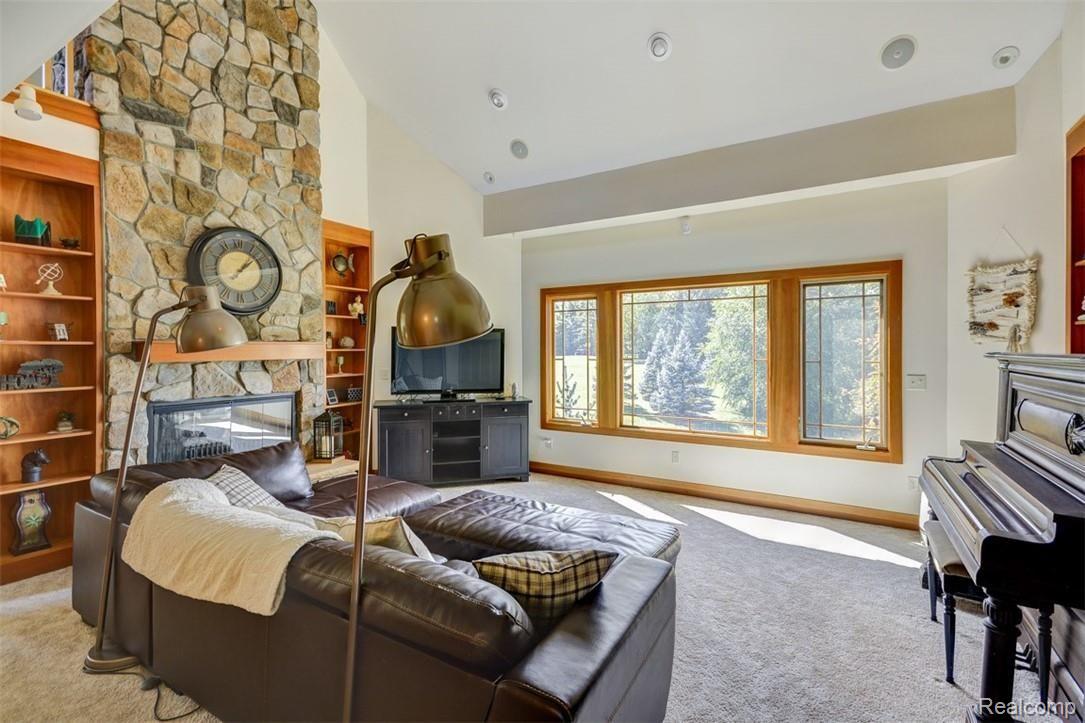 1401 South Garner Road Milford, MI 48380 - Photo 7 of 33 36.jpg