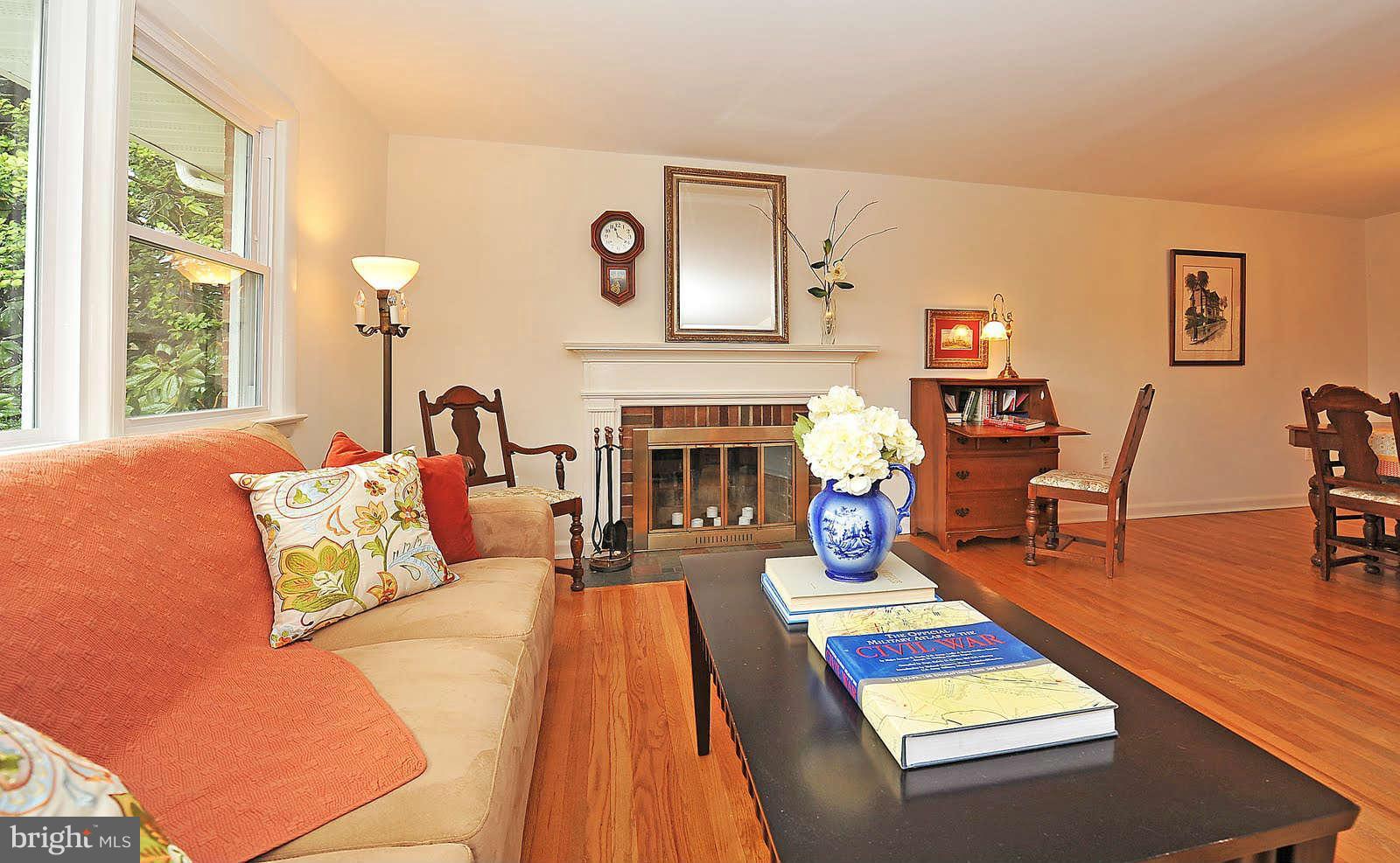 2328 Windsor Road Alexandria, VA 22307 - Photo 5 of 27 Living Room