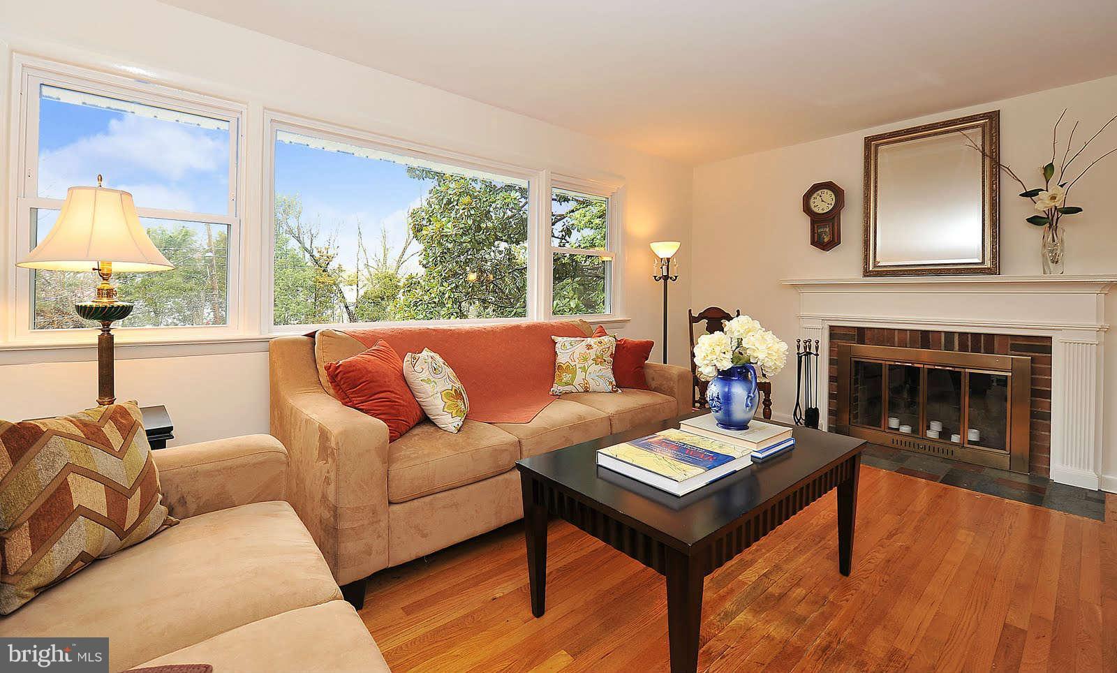 2328 Windsor Road Alexandria, VA 22307 - Photo 6 of 27 Living Room