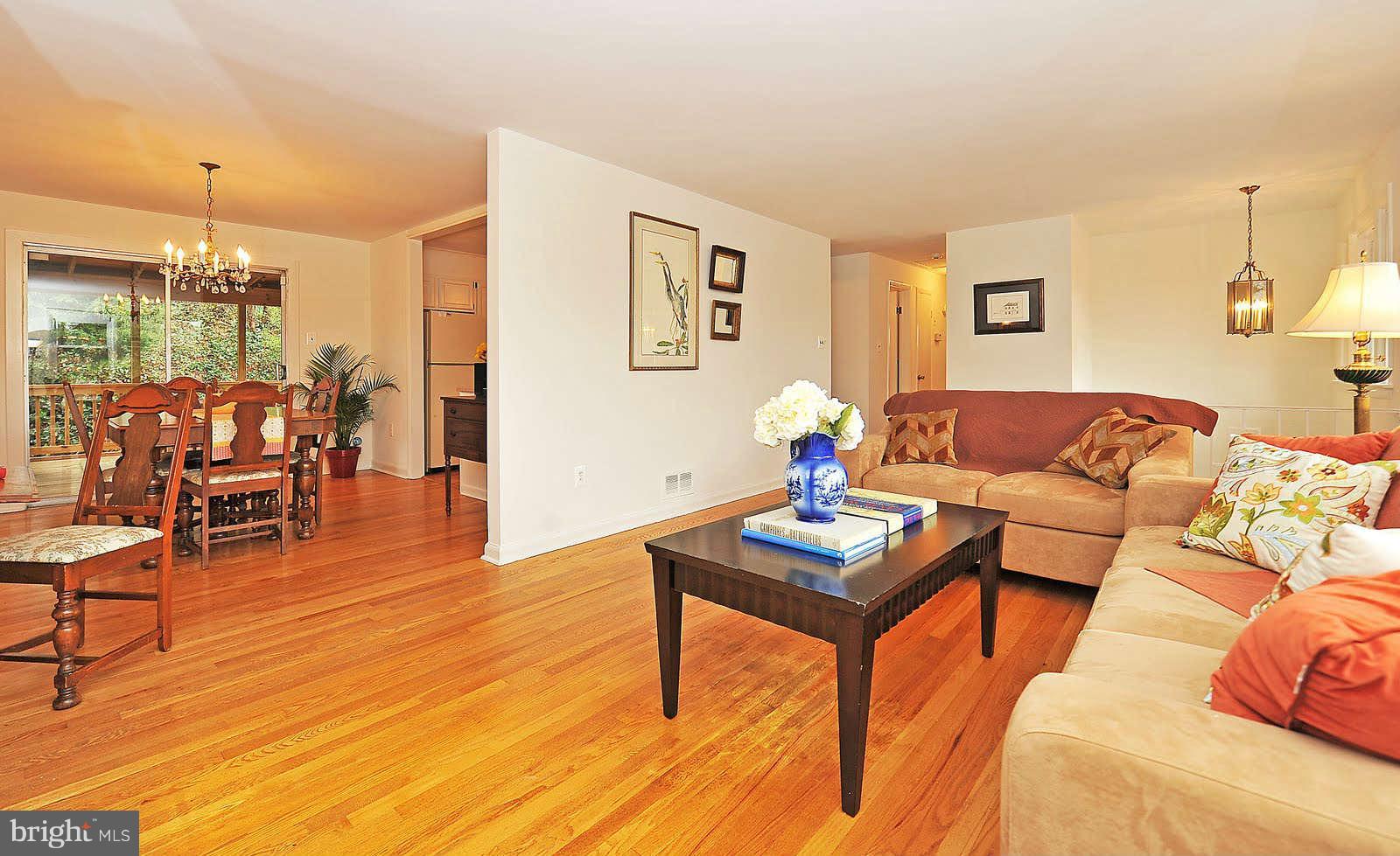 2328 Windsor Road Alexandria, VA 22307 - Photo 9 of 27 Looking from LR to DR