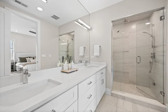 $800,000 | 2745 West Lawrence Avenue, Unit 3W, Chicago, IL 60625