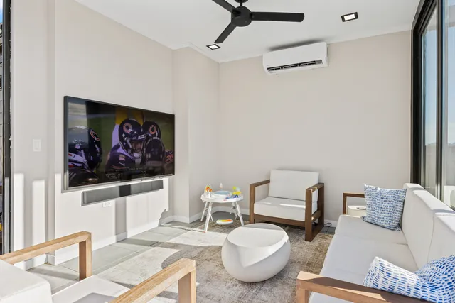 $800,000 | 2745 West Lawrence Avenue, Unit 3W, Chicago, IL 60625