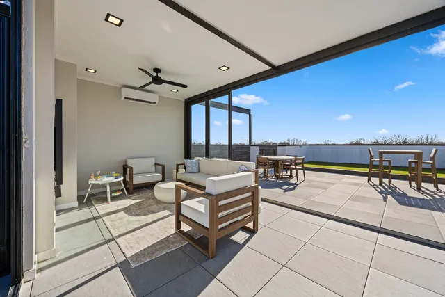 $800,000 | 2745 West Lawrence Avenue, Unit 3W, Chicago, IL 60625